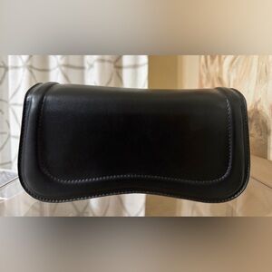 Elegant Black Leather Crossbody Bag